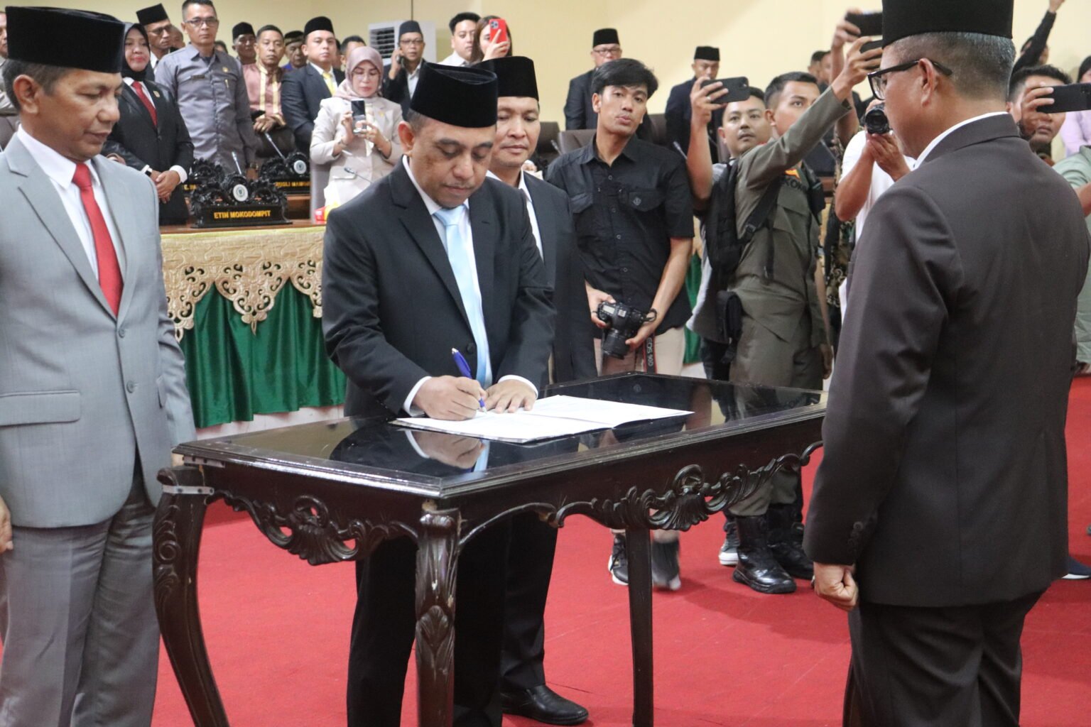 DPRD Bolmong Gelar Paripurna Serah Terima Jabatan Bupati dan Wakil Bupati Periode 2025-2030