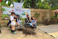 MayBank berkolaborasi dengan Sanggar Anak Tumbuh menyelenggarakan kegiatan Literasi Hijau di Dusun Semampir. (Foto: dok. Istimewa)