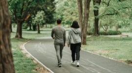 Ilustrasi jalan kaki. (Foto: Shutterstock)