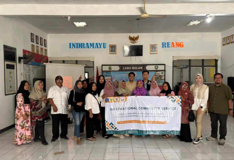 Mahasiswa Program Studi S2 Magister Akuntansi FEB UNJ melaksanakan kegiatan PkM. (Foto: dok. Istimewa)