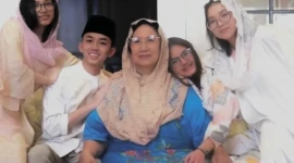 Alvaro Mintaredja bersama Eyang dan adik-adik perempuannya. Foto: Instagram/alvaromintaredja