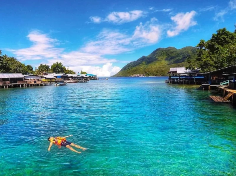 Pesona Pantai Jikomalamo di Ternate. (Foto: Dok. Istimewa)