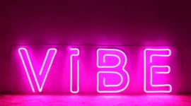 7 Arti Vibe Check yang Wajib Kamu Tahu Sebelum Pakai di Medsos