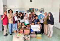 Telkom PRITI Berbagi melalui Telkom Employee Social Activity di LKSA Al Falah Kota Cirebon. (Foto: Dok. Istimewa)
