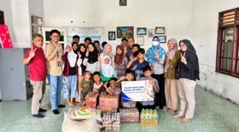 Telkom PRITI Berbagi melalui Telkom Employee Social Activity di LKSA Al Falah Kota Cirebon. (Foto: Dok. Istimewa)