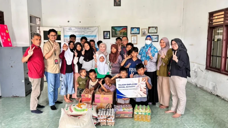 Telkom PRITI Berbagi melalui Telkom Employee Social Activity di LKSA Al Falah Kota Cirebon. (Foto: Dok. Istimewa)