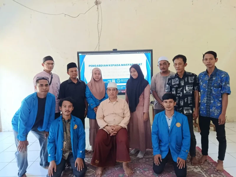 Foto anggota kelompok bersama pimpinan pesantren dan guru-guru. (Foto: Dok. Istimewa)