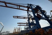 Sejumlah alat angkat bongkar muat peti kemas di dermaga pelabuhan atau quay container crane milik PT Pelindo Terminal Petikemas tengah dalam proses produksi. Alat-alat tersebut diperkirakan tiba di tanah air secara bertahap pada semester II tahun 2026. (Foto: Dok. Istimewa)