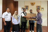 Bantuan PC All in One kepada SMKN 53 dan SMKN 42 Jakarta Barat. (Foto: Dok. Istimewa)