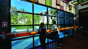 Kaca Film merupakan Solusi Efektif Mengurangi Panas Matahari pada Bangunan di Bali