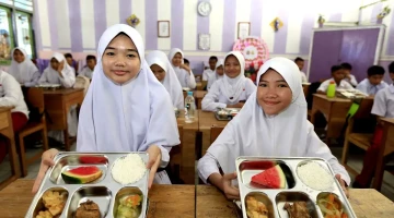 Dikira Buang Uang Negara, Ternyata Makan Bergizi Sudah Selamatkan Jutaan Keluarga Miskin