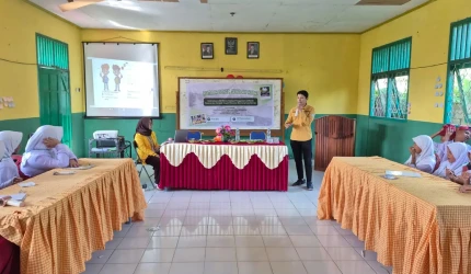 Prodi Farmasi Universitas Khairun Edukasi Siswa soal Penggunaan Antibiotik Rasional