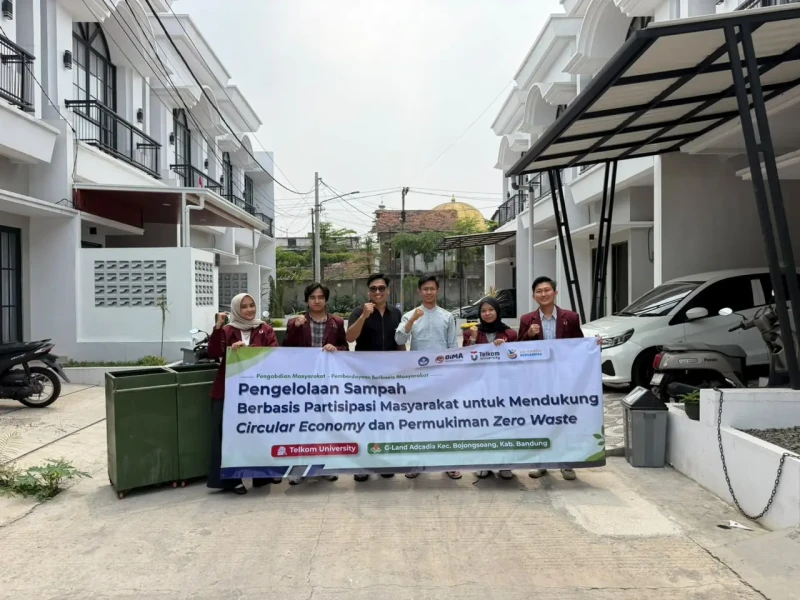 Kegiatan observasi dan diskusi tim Pengabdian kepada Masyarakat Telkom University bersama Paguyuban dan warga G-Land Arcadia Bandung. (Foto: Dok. Istimewa)