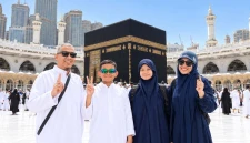 Pak Ihsan bersama keluarga. (Foto: Dok. Istimewa)