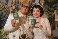 Amanda Rigby dan Andre Taulany memamerkan buku nikah setelah resmi menikah pada Minggu, 20 September 2026. (Foto: Dok. Istimewa)