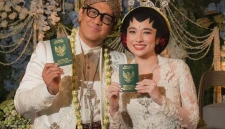Amanda Rigby dan Andre Taulany memamerkan buku nikah setelah resmi menikah pada Minggu, 20 September 2026. (Foto: Dok. Istimewa)